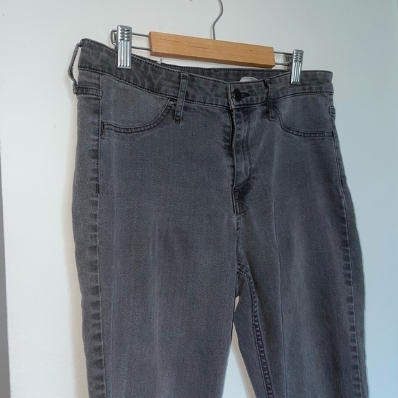 𝅺GRAY Skinny Jeans - Picture 9 of 12